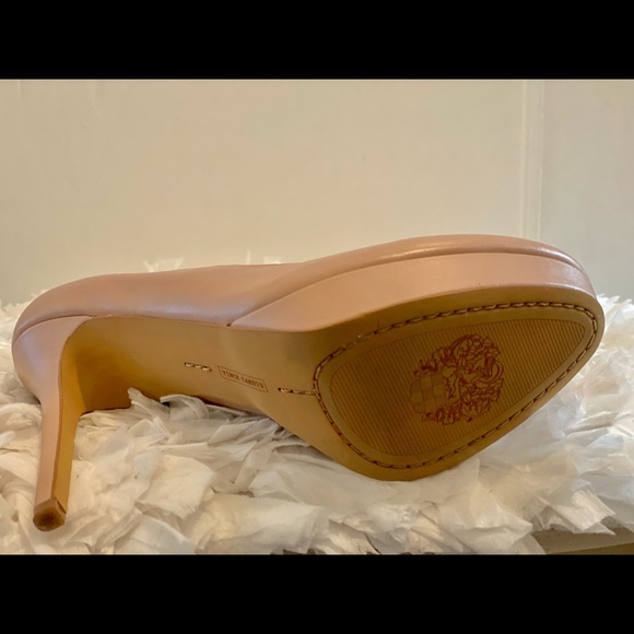 Vince Camuto Pumps - Picture 6 of 9
